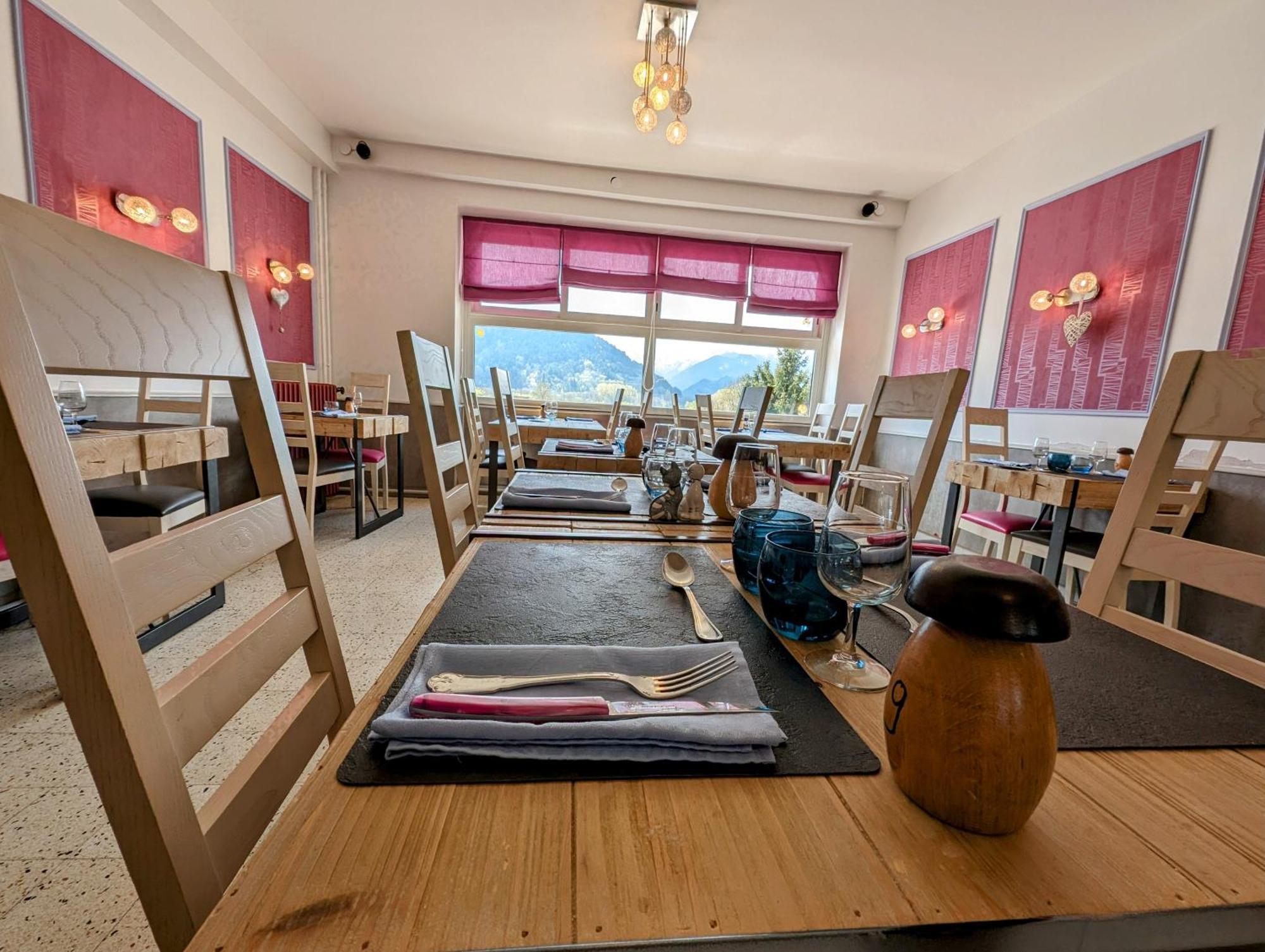 Hotel Logis Le Beau Site à Chambon-sur-Lac Extérieur photo
