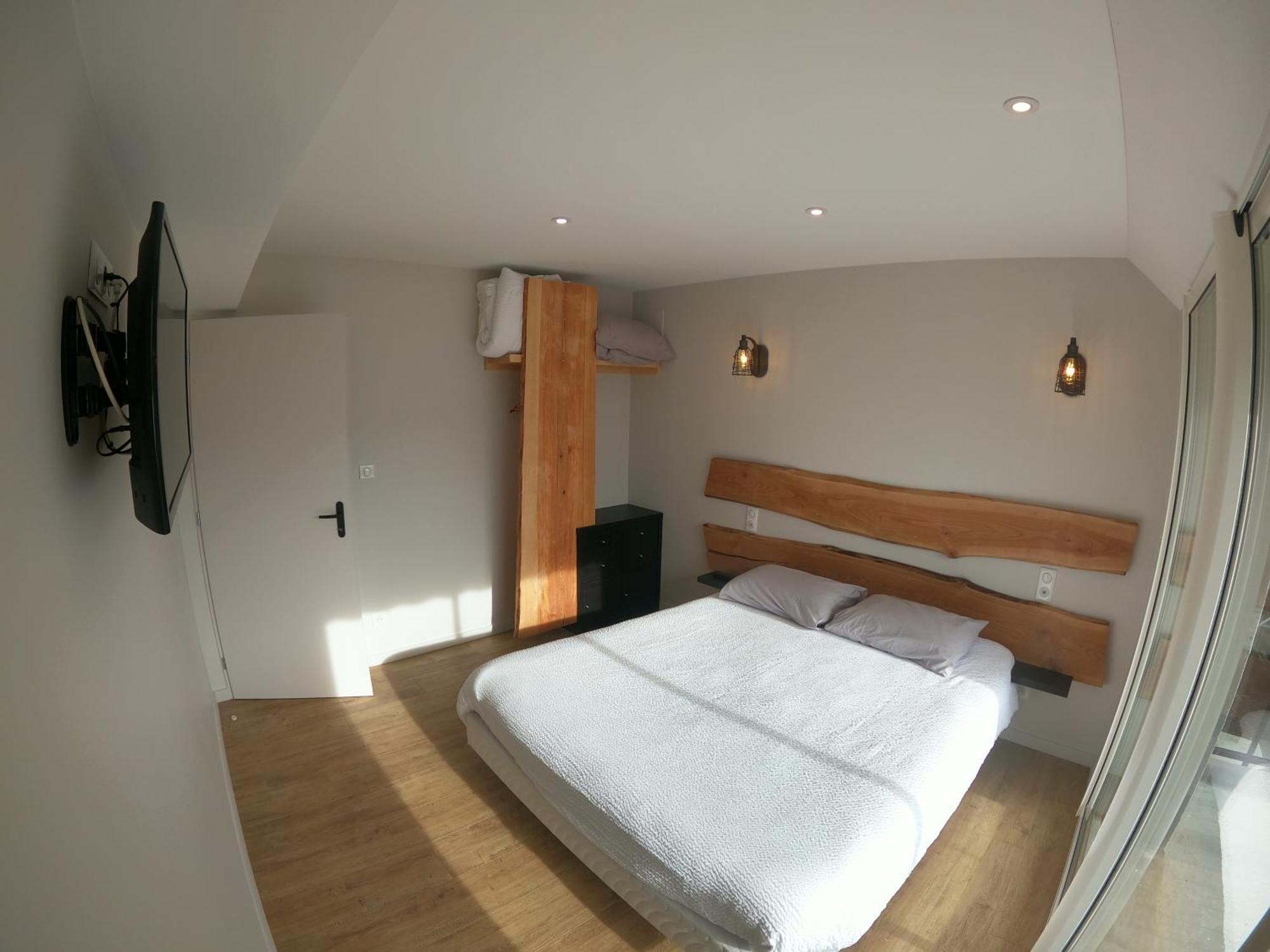 Hotel Logis Le Beau Site à Chambon-sur-Lac Extérieur photo