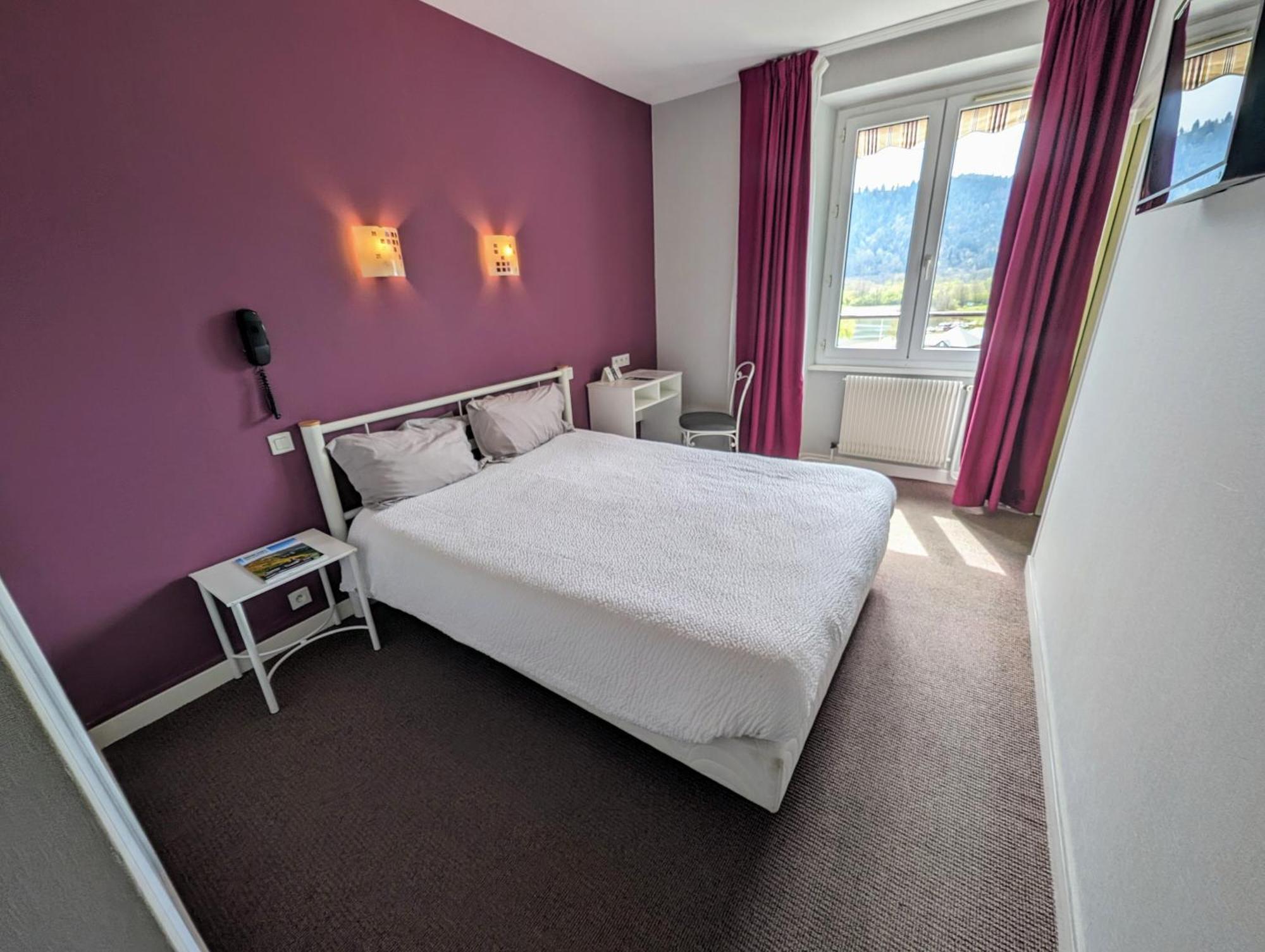 Hotel Logis Le Beau Site à Chambon-sur-Lac Extérieur photo