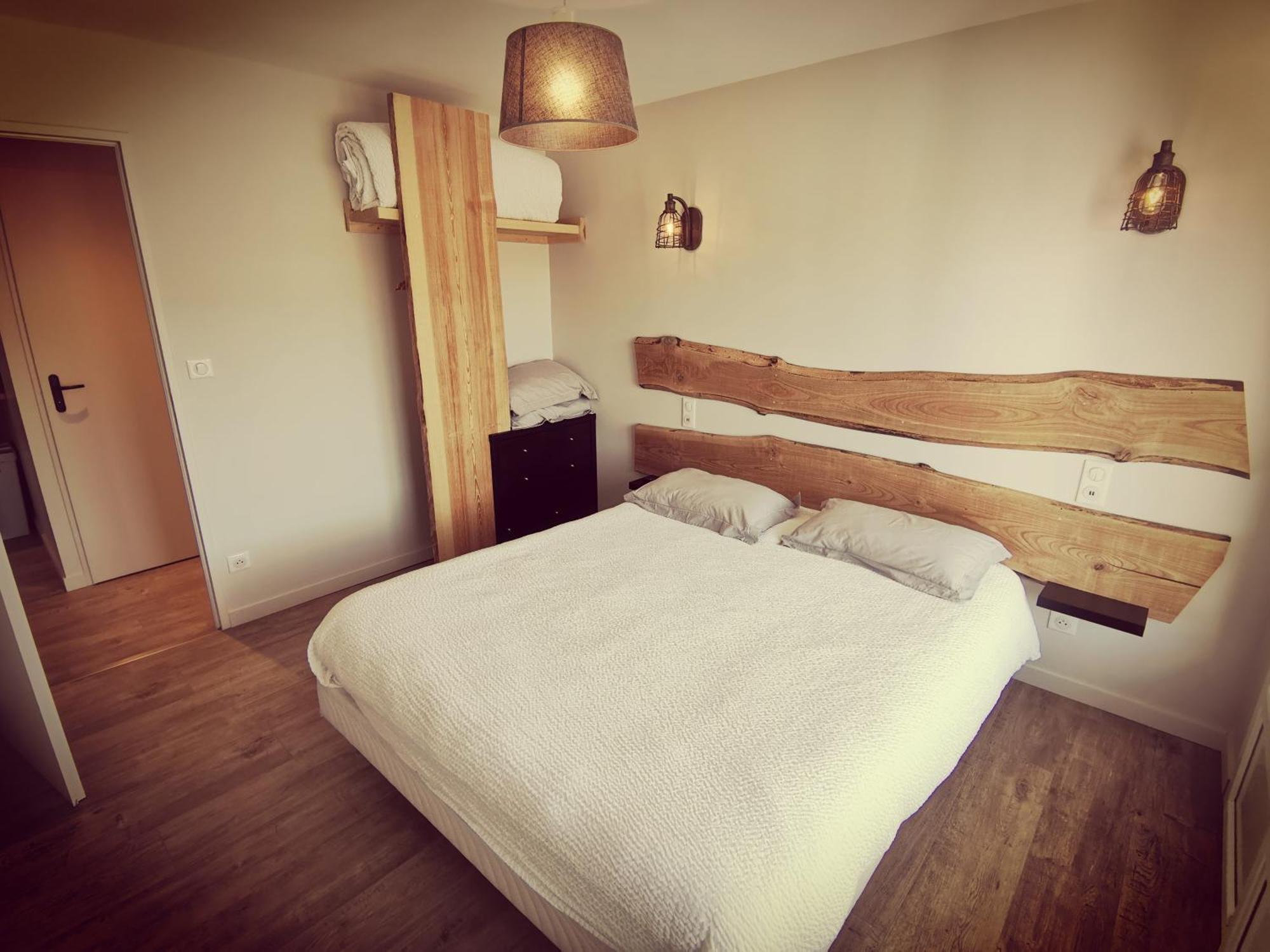 Hotel Logis Le Beau Site à Chambon-sur-Lac Extérieur photo
