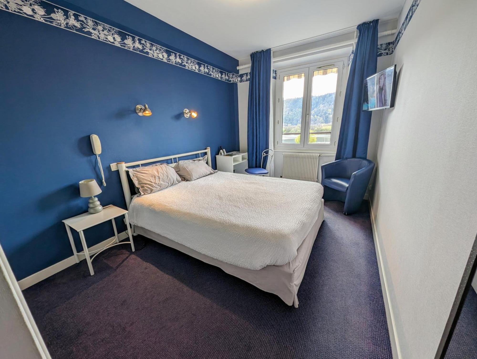 Hotel Logis Le Beau Site à Chambon-sur-Lac Extérieur photo