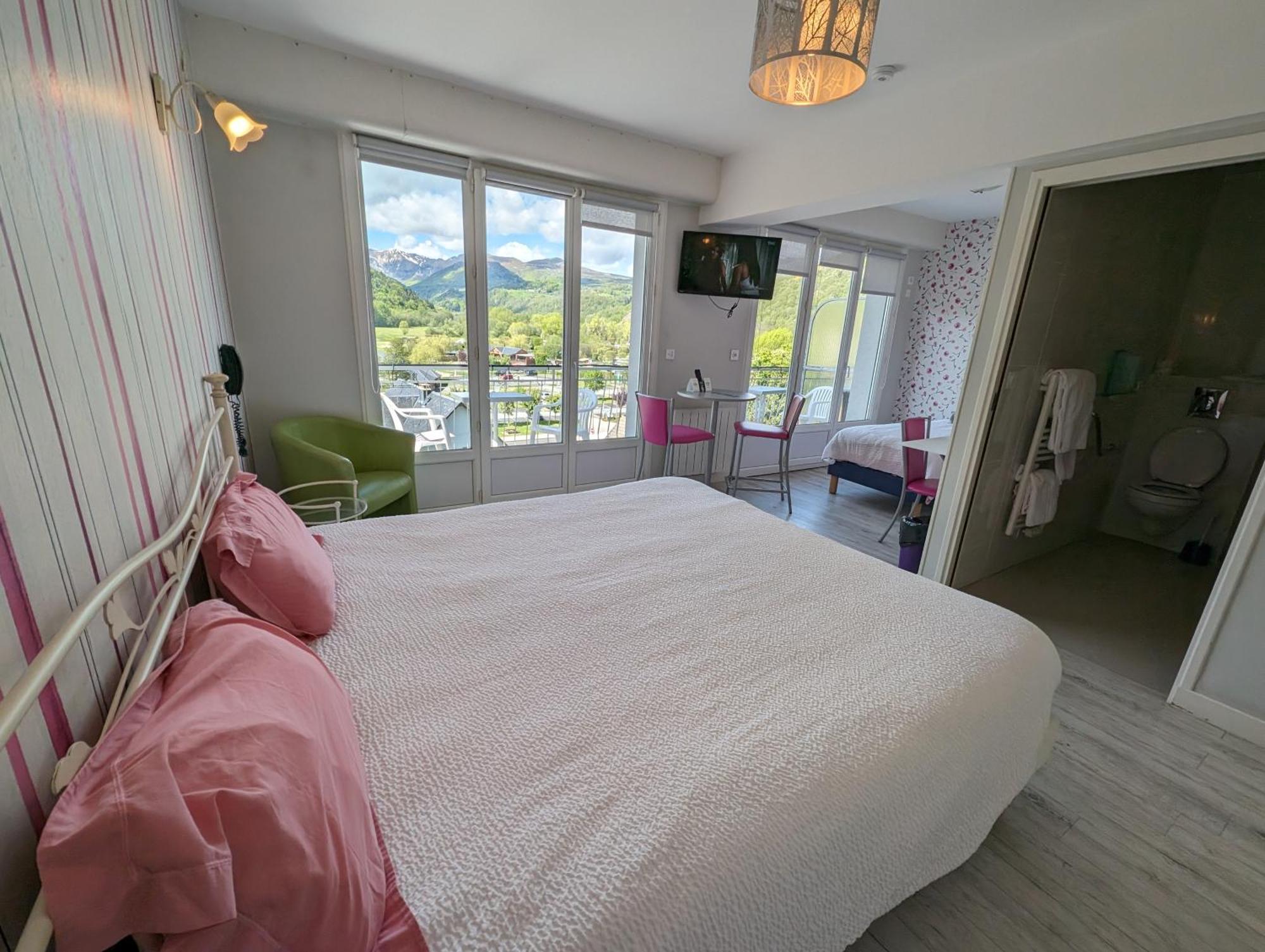 Hotel Logis Le Beau Site à Chambon-sur-Lac Extérieur photo