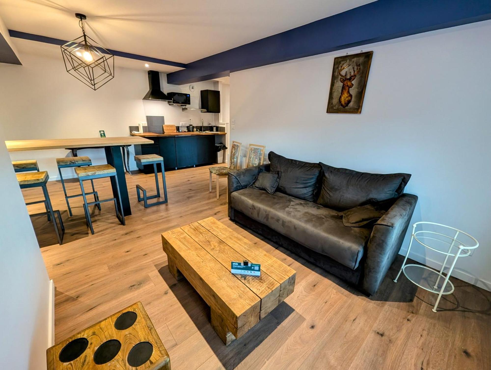 Hotel Logis Le Beau Site à Chambon-sur-Lac Extérieur photo