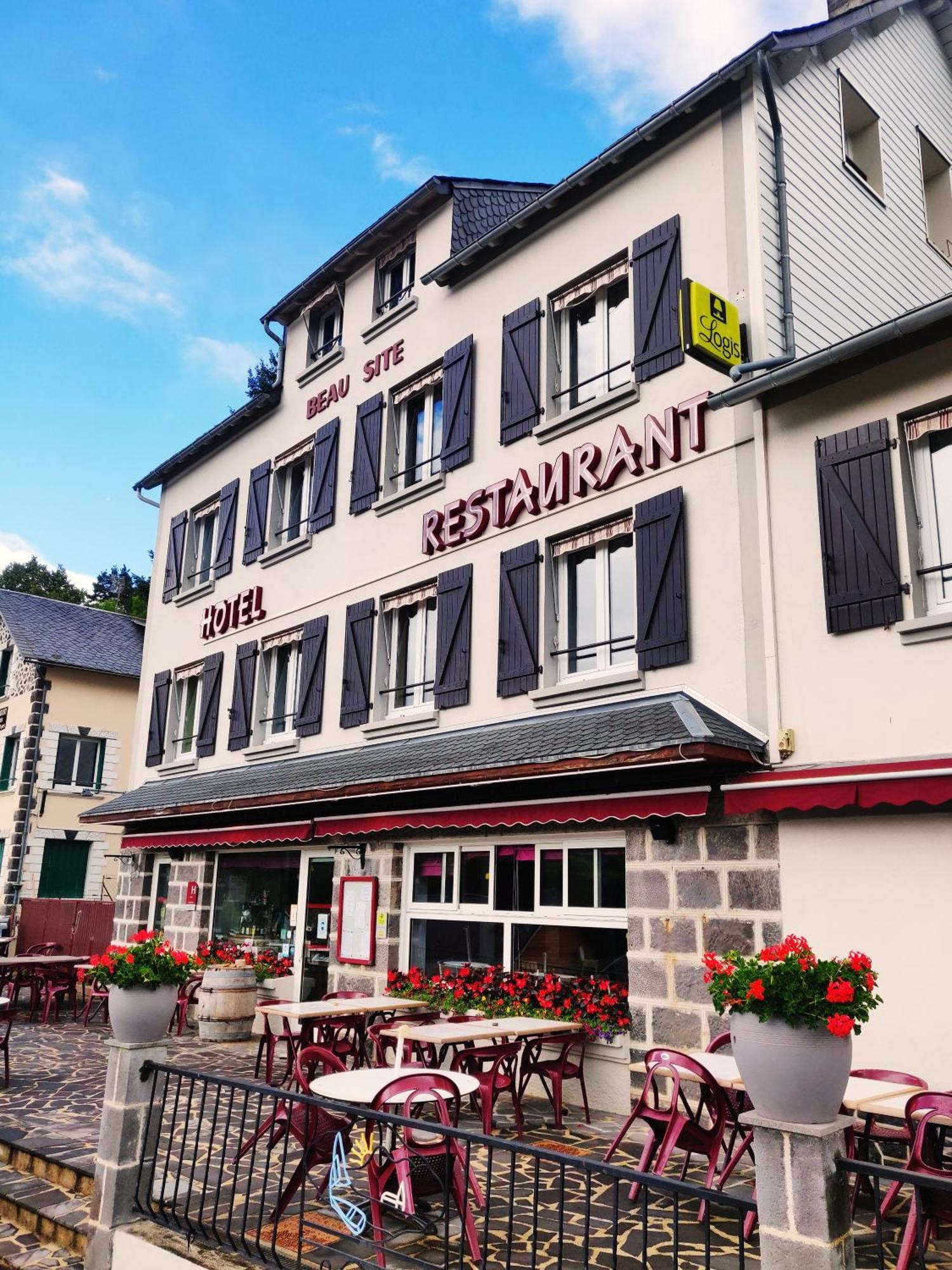 Hotel Logis Le Beau Site à Chambon-sur-Lac Extérieur photo
