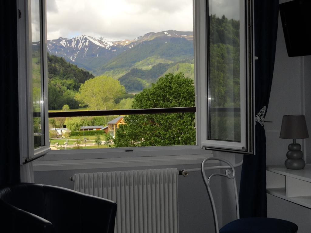 Hotel Logis Le Beau Site à Chambon-sur-Lac Extérieur photo
