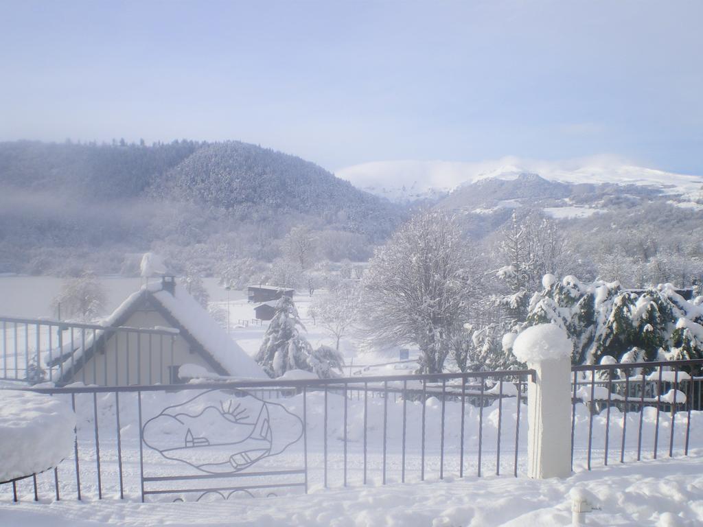 Hotel Logis Le Beau Site à Chambon-sur-Lac Extérieur photo