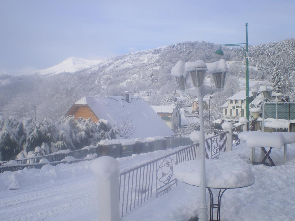 Hotel Logis Le Beau Site à Chambon-sur-Lac Extérieur photo