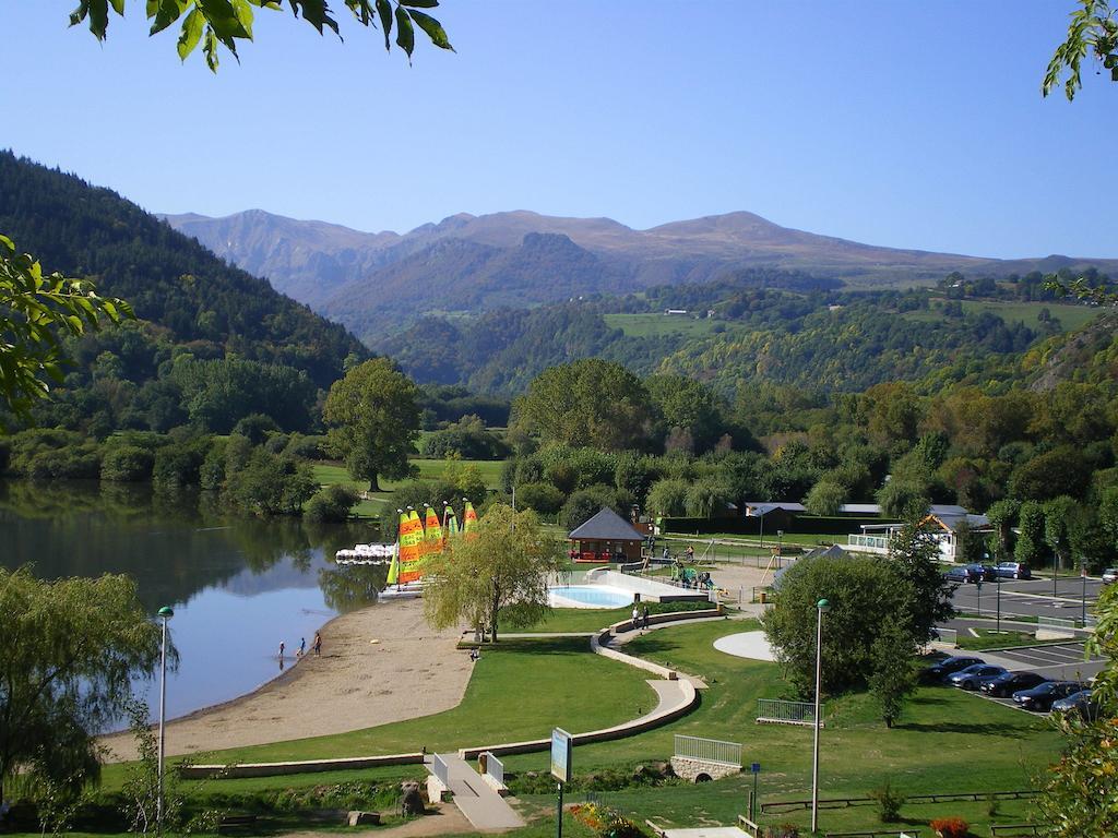 Hotel Logis Le Beau Site à Chambon-sur-Lac Extérieur photo