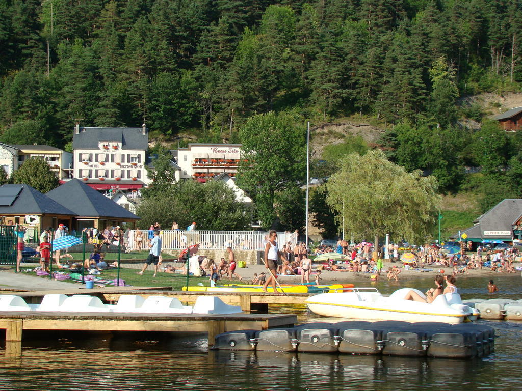 Hotel Logis Le Beau Site à Chambon-sur-Lac Extérieur photo